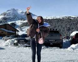 Dianka loves hiking and traveling and often goes for a hike with friends.